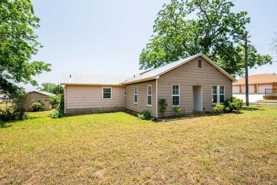 201 E Highway St, Fredericksburg, TX 78624 - #3