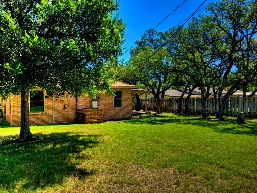 1117 Lake Dr, Kerrville, TX 78028 - #3
