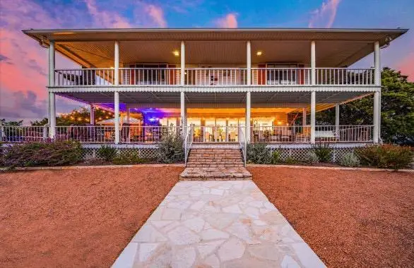 208 Valley View Dr, Kerrville, TX 78028