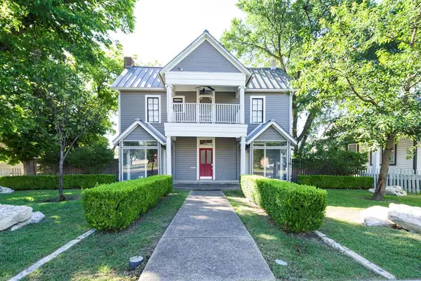 513 Earl Garrett, Kerrville, TX 78028