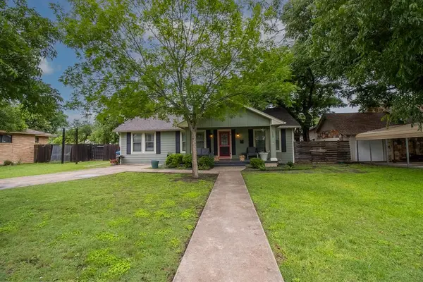 133 Travis St, Kerrville, TX 78028
