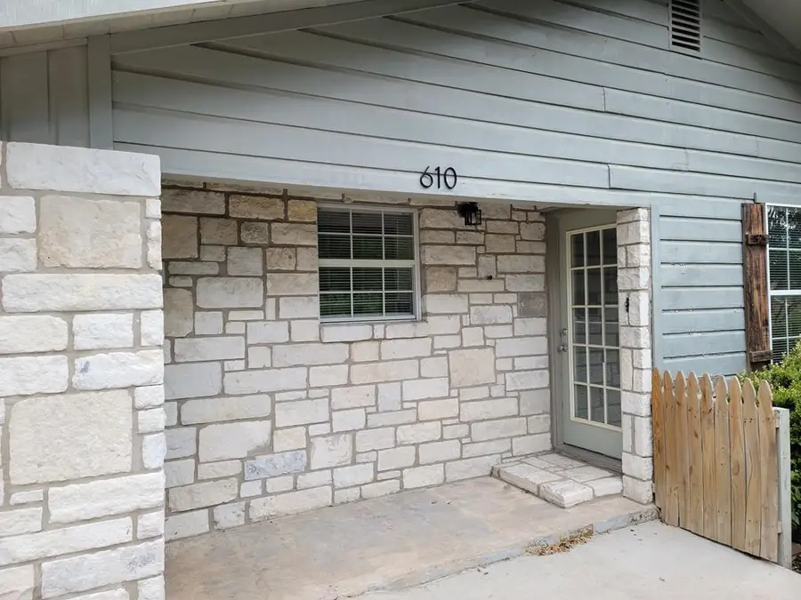 610 Rees St, Kerrville, TX 78028 - #2