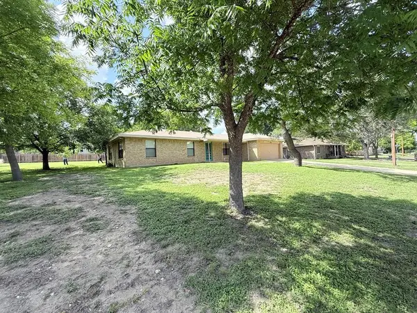 404 Mack Hollimon Dr, Kerrville, TX 78028