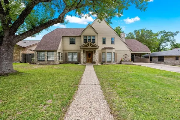 211 Coronado Dr, Kerrville, TX 78028