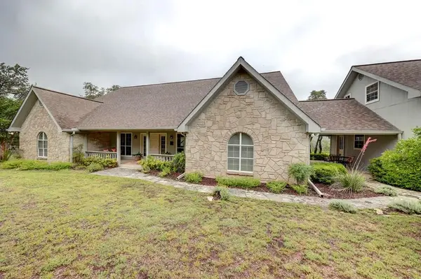 673 Lacey Oak Pkwy, Kerrville, TX 78028