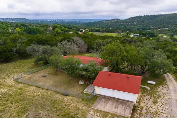 1305 S Ranchero Rd, Kerrville, TX 78028