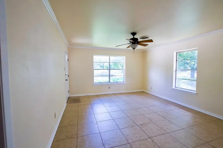 1217 Park St, Kerrville, TX 78028 - #3