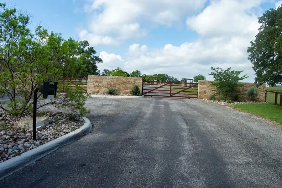 46 Cattlemans Crossing Dr, Kerrville, TX 78028 - #3