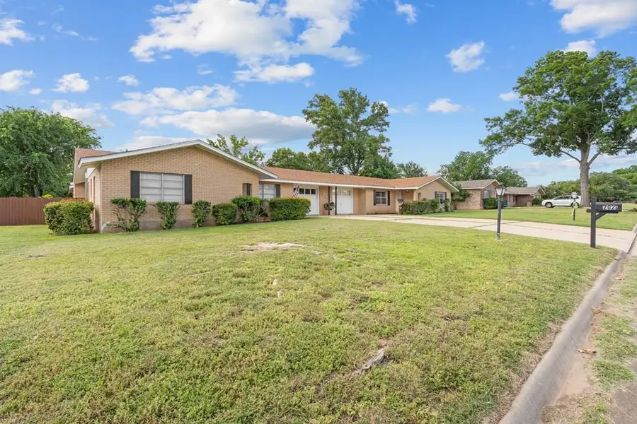 202 Manor Dr, Kerrville, TX 78028 - #2