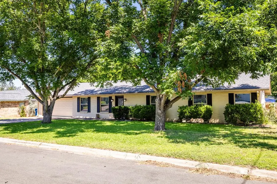705 Overhill Dr, Kerrville, TX 78028 - #2