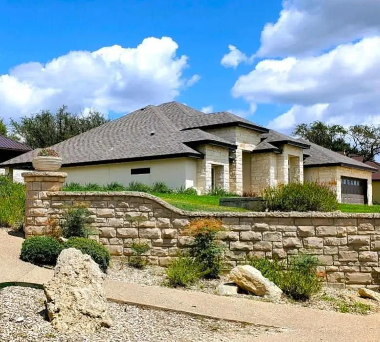 1810 Athens Ave, Kerrville, TX 78028 - #1
