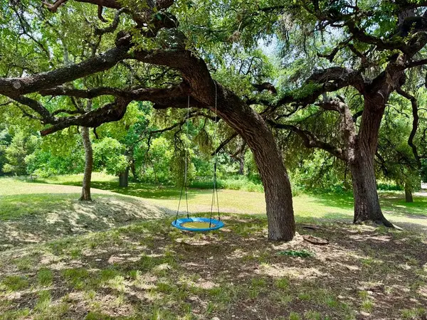 359 Bud Danner Dr, Leakey, TX 78873