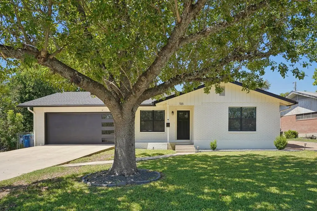 713 Galbraith Ave, Kerrville, TX 78028 - #1