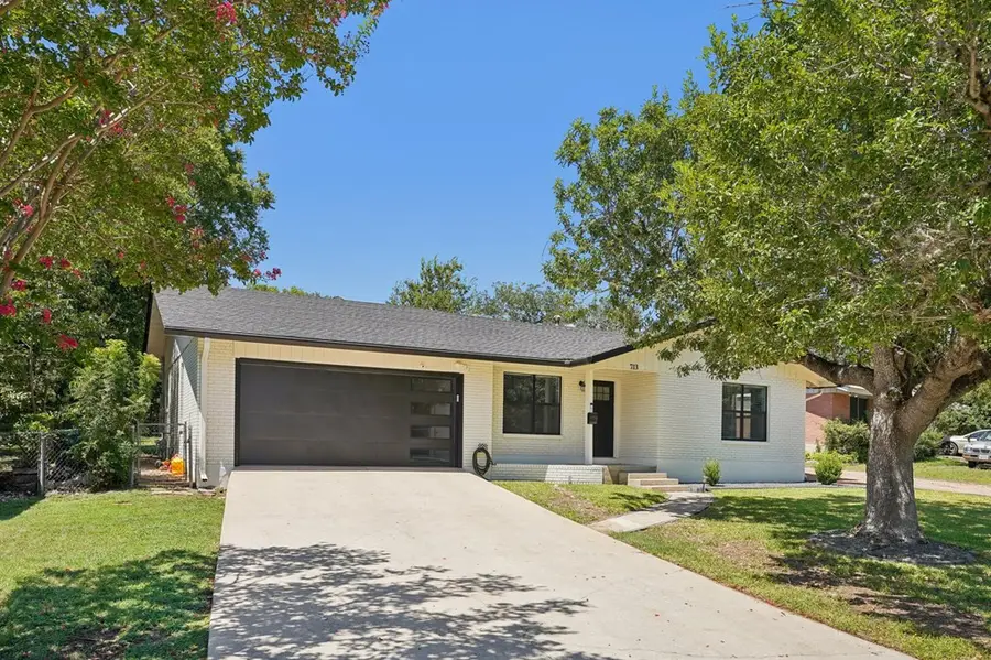 713 Galbraith Ave, Kerrville, TX 78028 - #2
