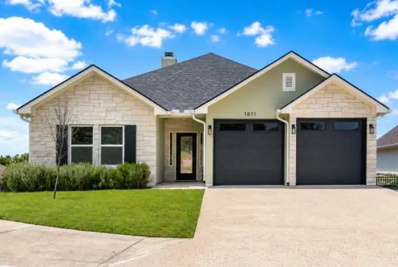 1811 Chateau Lane, Kerrville, TX 78028