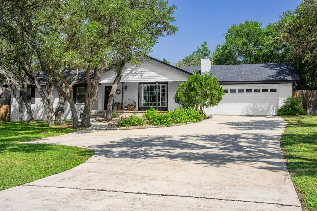 436 Valley Dr, Kerrville, TX 78028 - #1