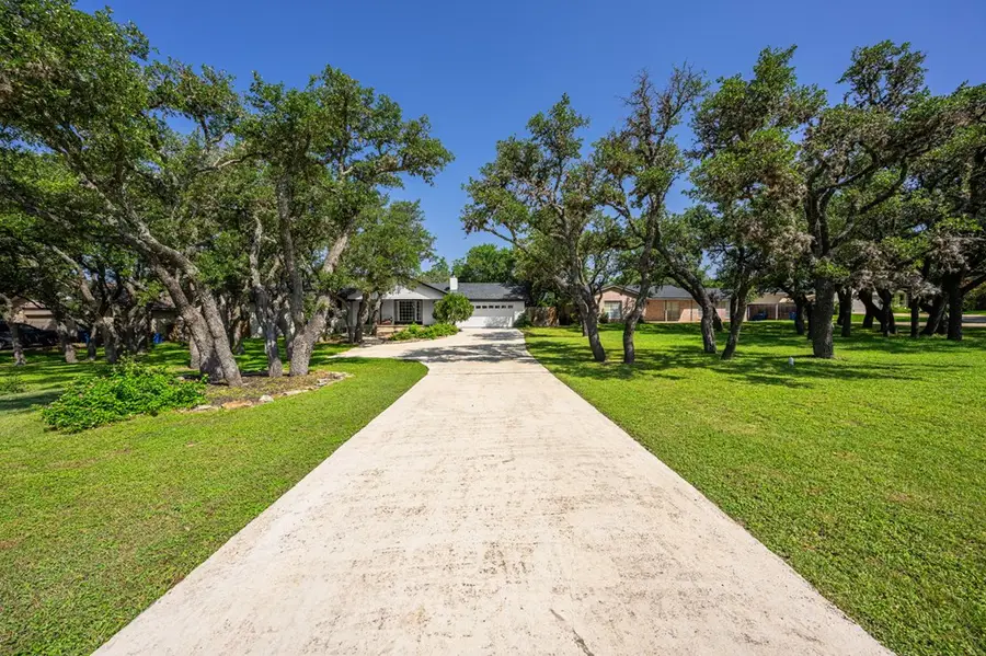 436 Valley Dr, Kerrville, TX 78028 - #2