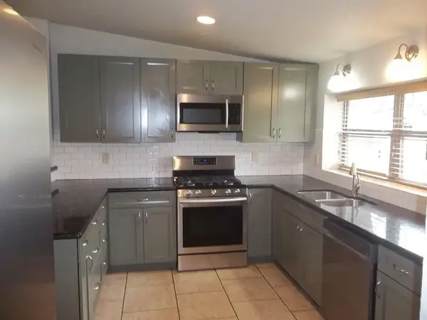 210 S Loma Vista Dr, Kerrville, TX 78028