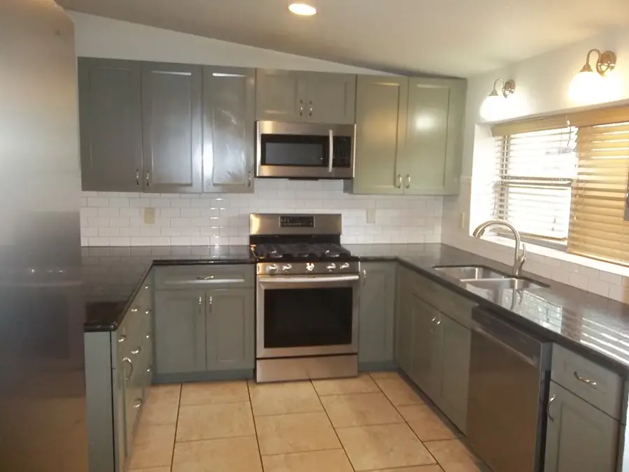 210 S Loma Vista Dr, Kerrville, TX 78028 - #2
