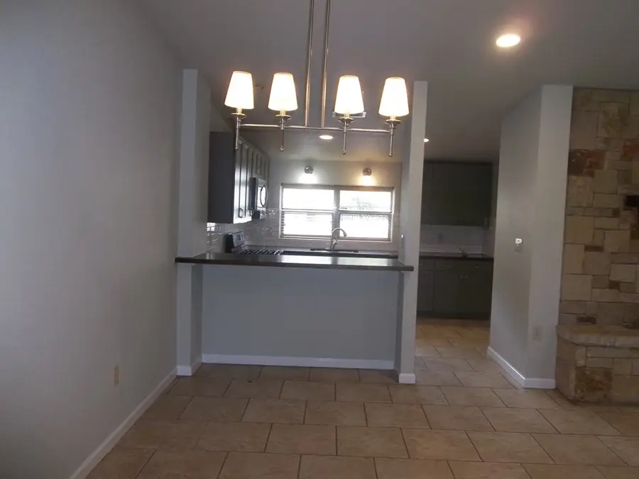 210 S Loma Vista Dr, Kerrville, TX 78028 - #3