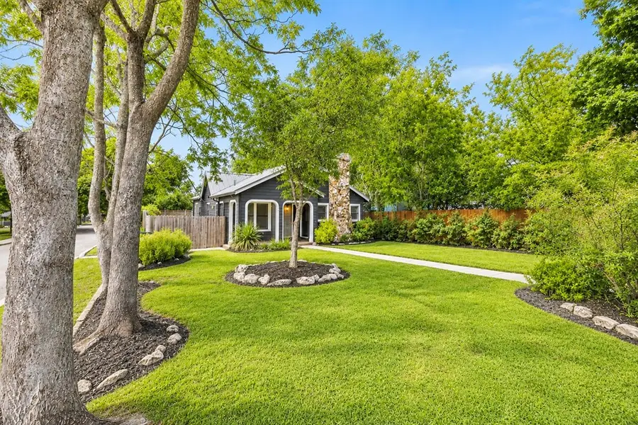 953 Myrta St, Kerrville, TX 78028 - #3
