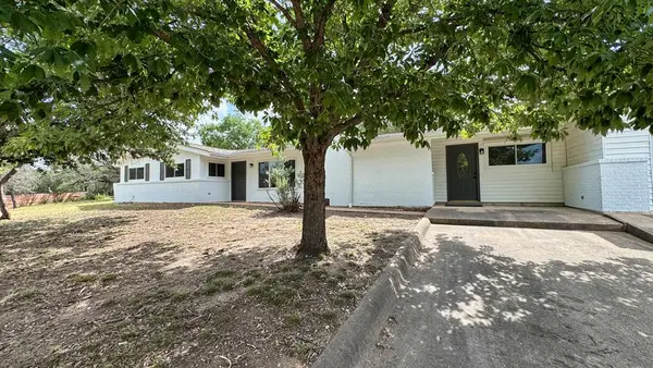 241 W Doris Dr, Kerrville, TX 78028