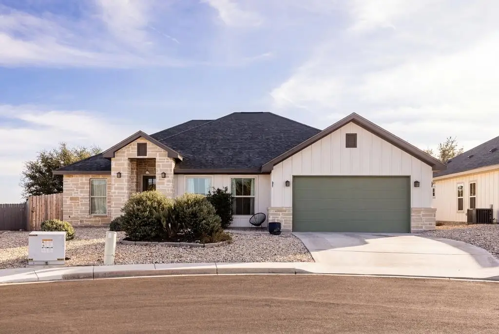 1069 Roanoke Ln, Kerrville, TX 78028 - #1