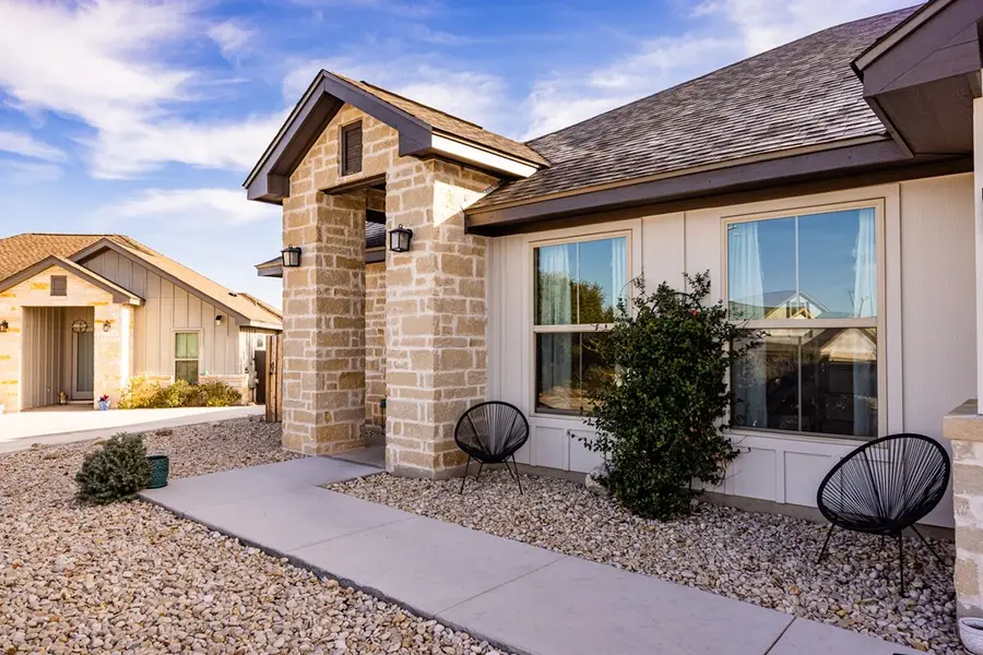 1069 Roanoke Ln, Kerrville, TX 78028 - #2