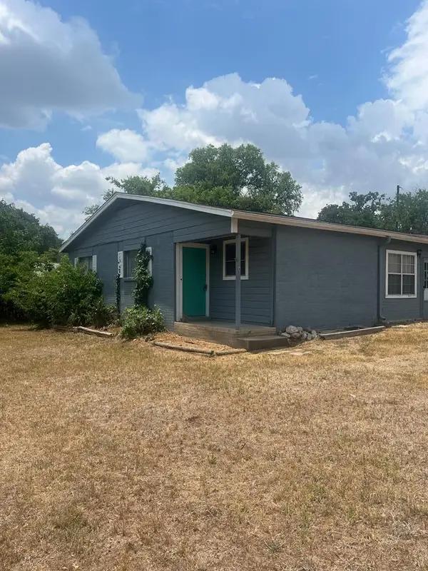 100-A Hilltop Dr, Kerrville, TX 78028
