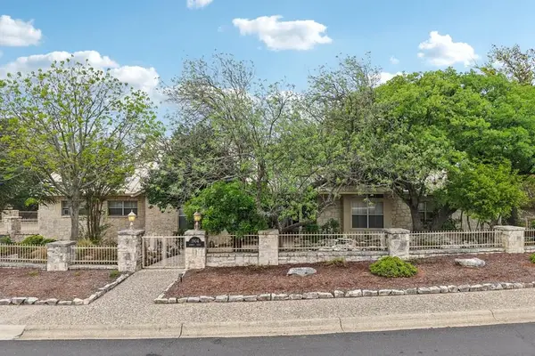 1904 N Summit Ridge Dr, Kerrville, TX 78028