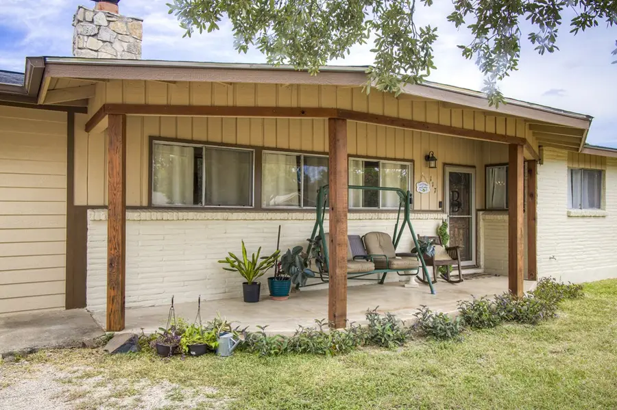 117 Hilltop Dr, Kerrville, TX 78028 - #2
