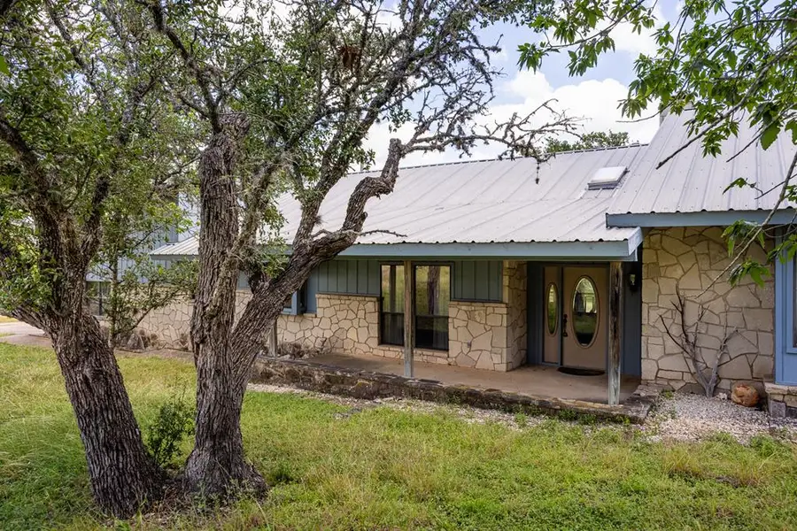 119 E Pecan Valley Rd, Center Point, TX 78010 - #2