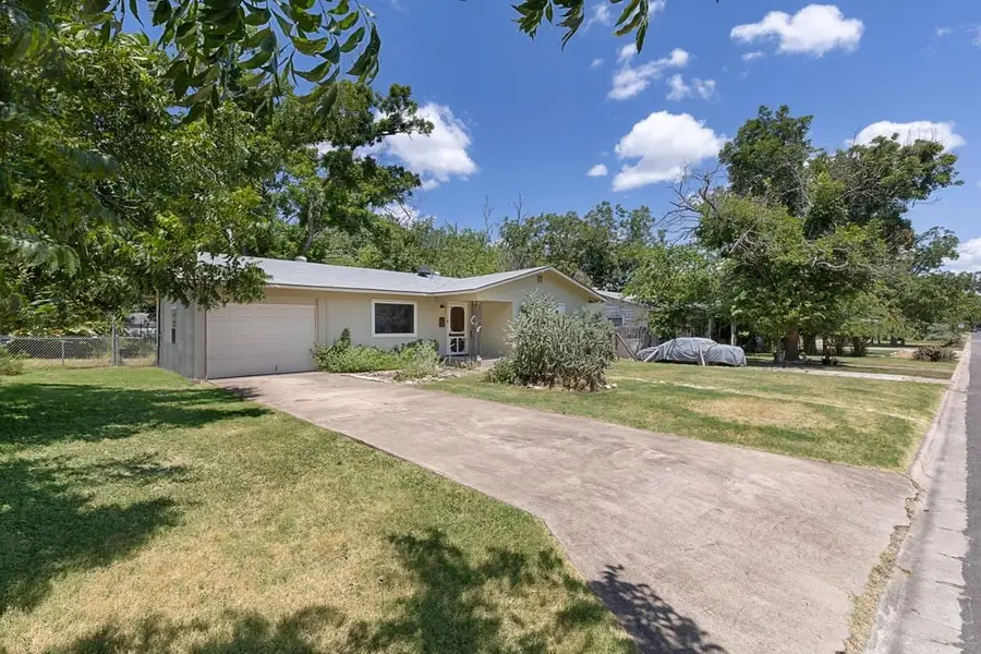 610 Stephen St, Kerrville, TX 78028 - #2