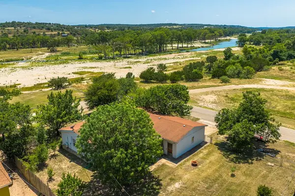 139 Riverpark Dr, Kerrville, TX 78028