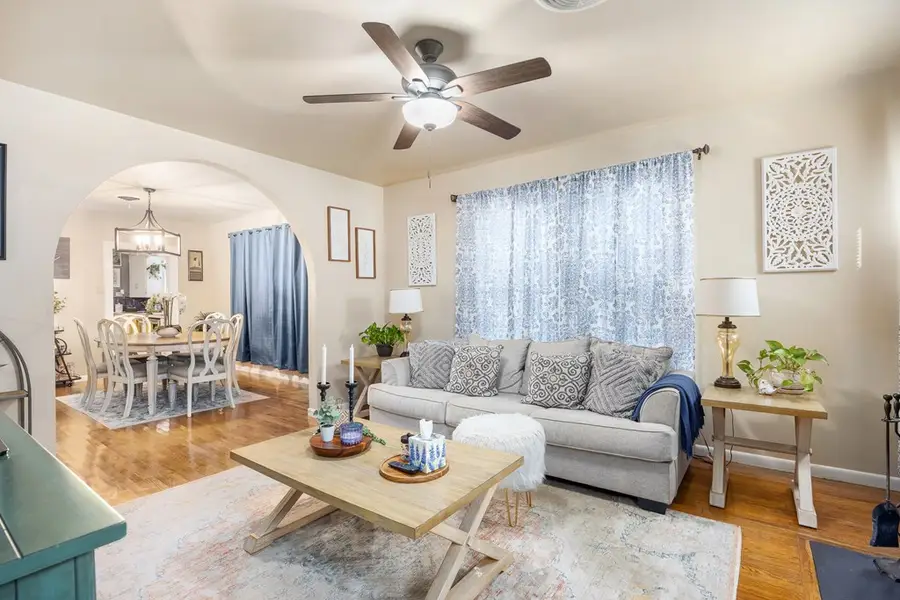 927 Myrta St, Kerrville, TX 78028 - #3