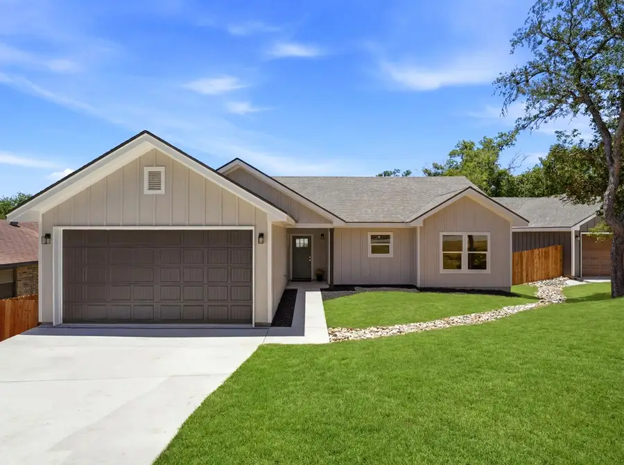 609 Elm St, Kerrville, TX 78028 - #2