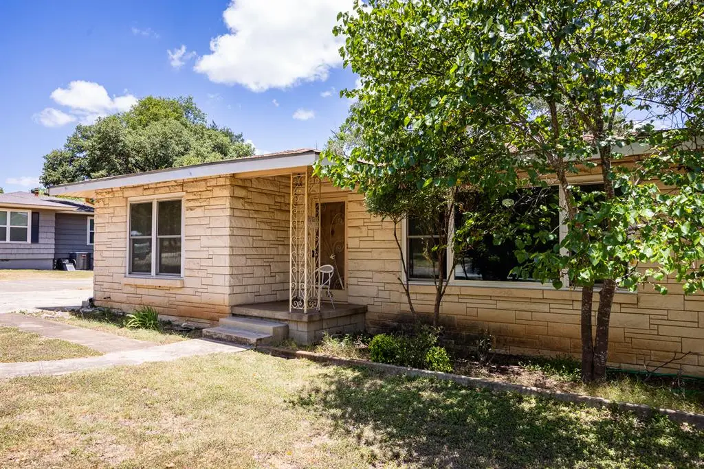 926 Bluebonnet Dr, Kerrville, TX 78028 - #1