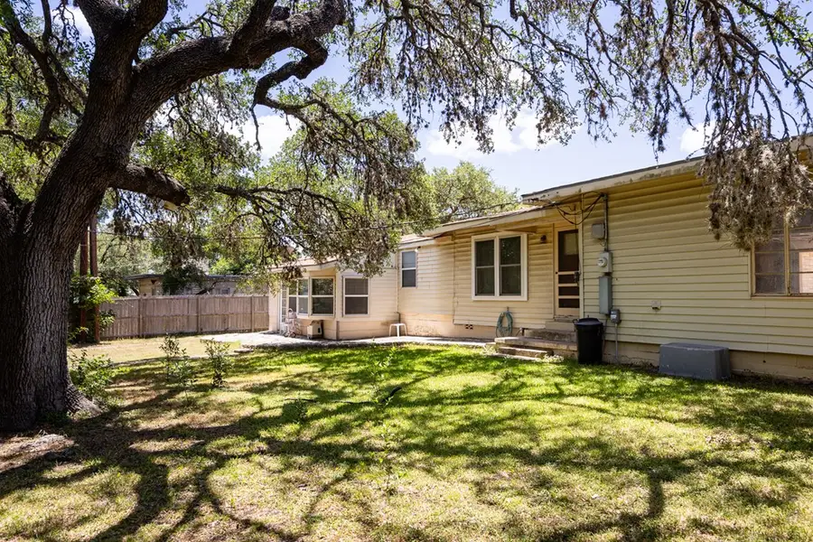 926 Bluebonnet Dr, Kerrville, TX 78028 - #3
