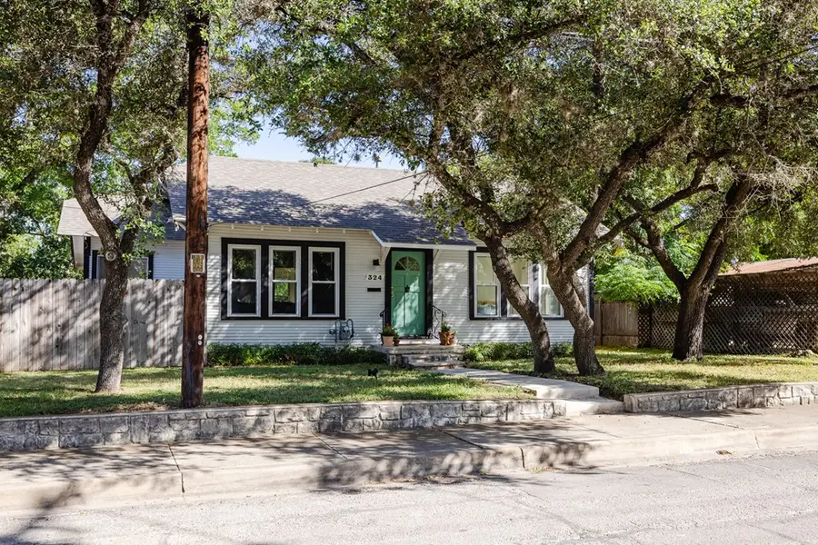 318-324 Lytle St, Kerrville, TX 78028 - #2