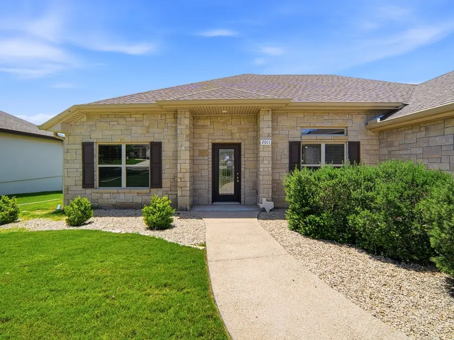 2011 N Athens Ave, Kerrville, TX 78028 - #2