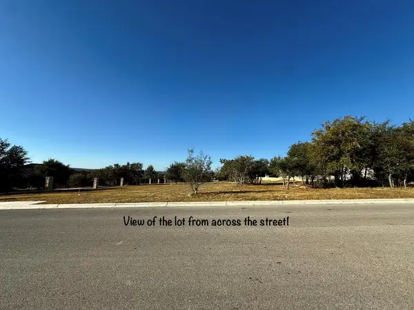 1018 Comanche Hills Dr, Kerrville, TX 78028