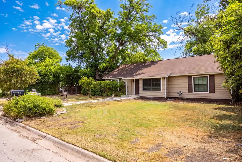 311 Spence St, Kerrville, TX 78028 - #1