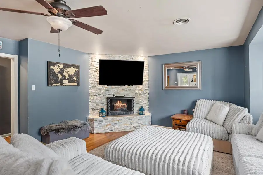 311 Spence St, Kerrville, TX 78028 - #2