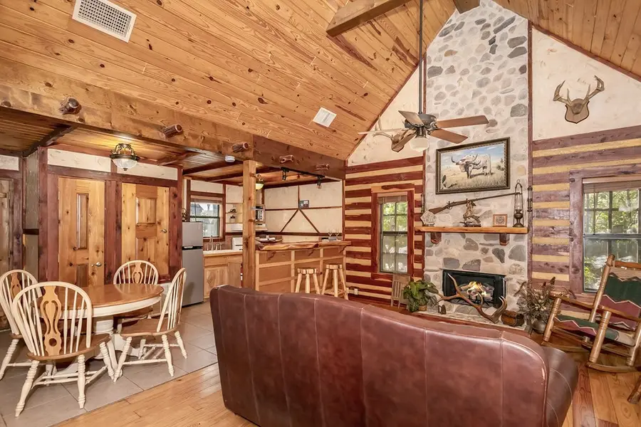 511 Austin St, Fredericksburg, TX 78624 - #3