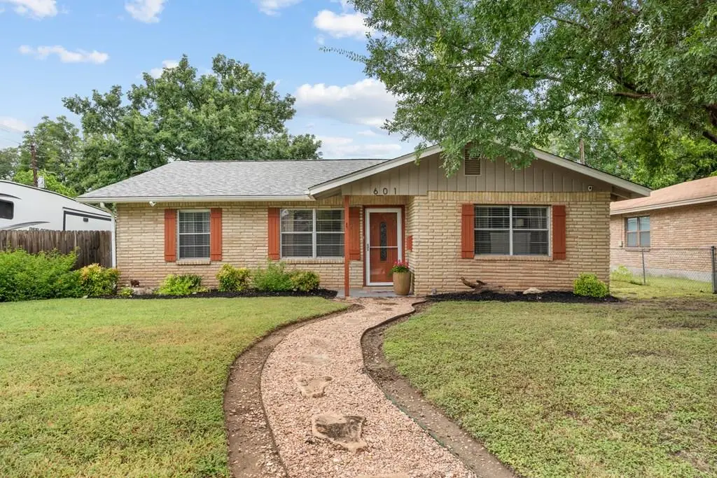 601 Lake Dr, Kerrville, TX 78028 - #1