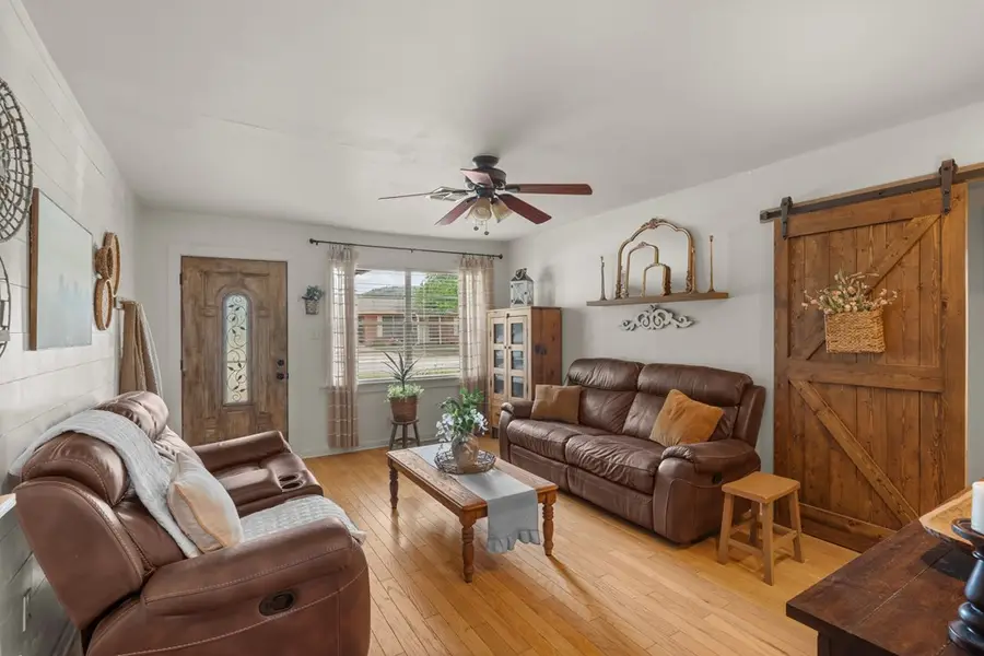 601 Lake Dr, Kerrville, TX 78028 - #3