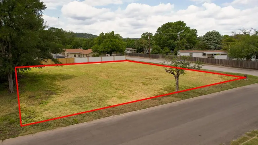 519 Lucille St, Kerrville, TX 78028 - #2