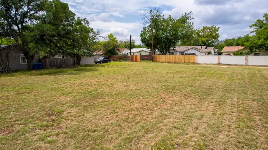 519 Lucille St, Kerrville, TX 78028 - #3