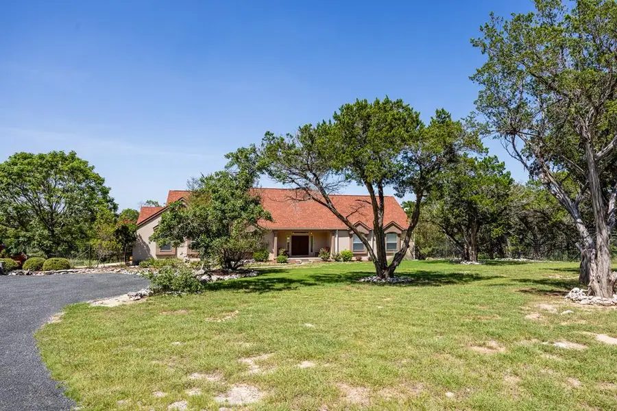 1000 High Pointe Dr, Kerrville, TX 78028 - #2