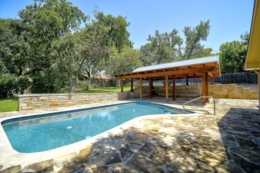 406 Timber Ridge Dr, Kerrville, TX 78028 - #2